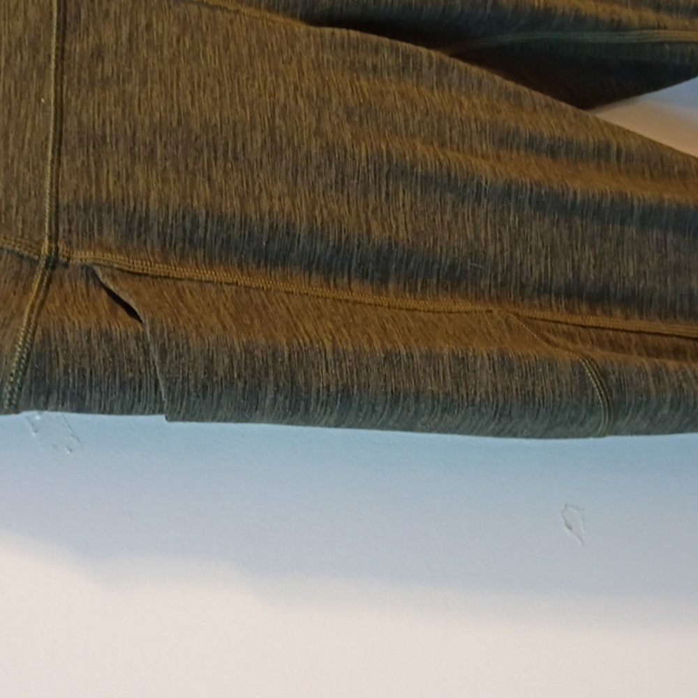 Victoria's Secret Dark Green Leggings - Picture 4 of 6